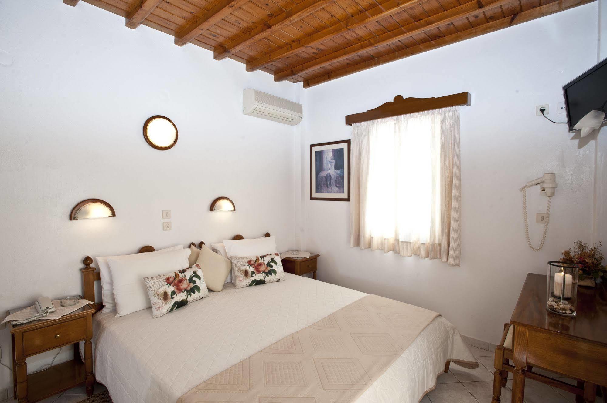 Filoxenia Apartments Ornos  Exterior photo