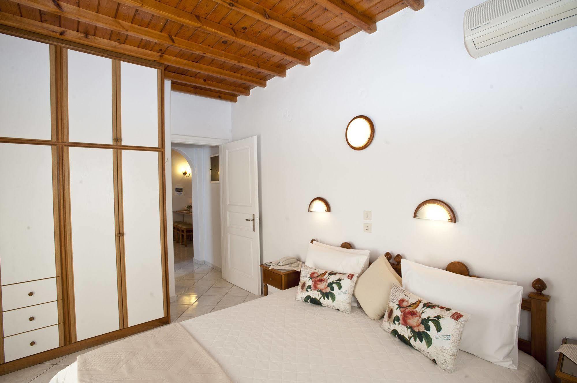 Filoxenia Apartments Ornos  Exterior photo